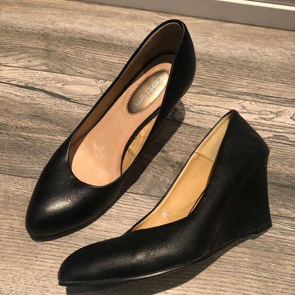 Heels - Picture 2 of 4